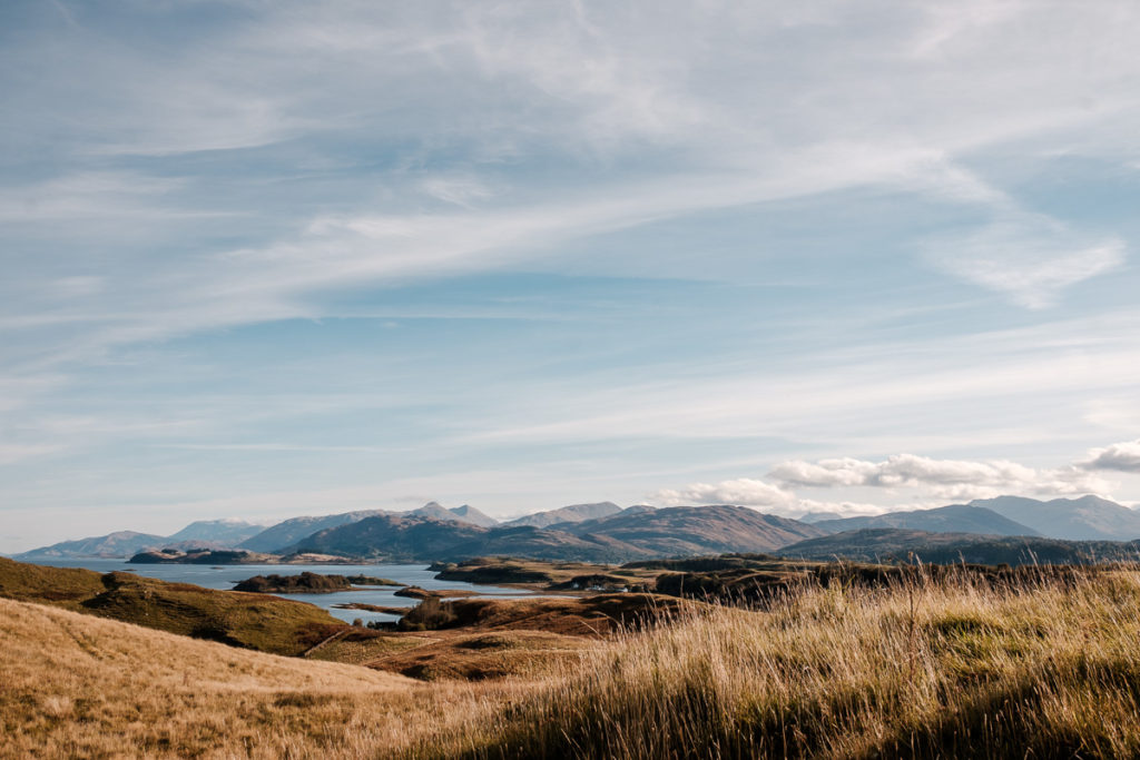 Ruhige Auszeit in Schottland: Wanderung durch die grünen Hügel der Isle of Lismore