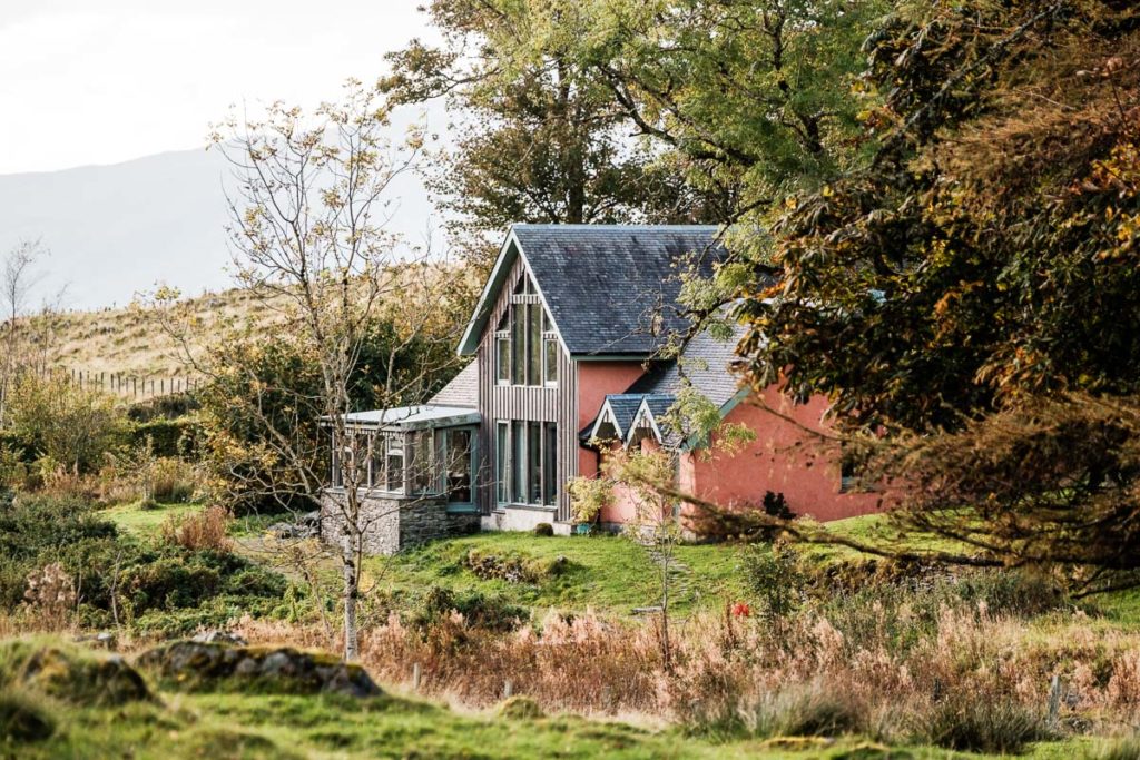 Haus und Außenansicht des Ballimackillichan Croft auf der Isle of Lismore in Schottland