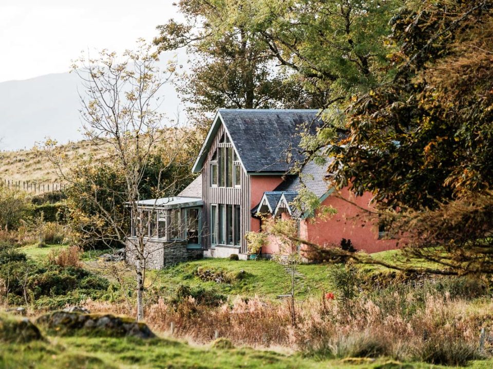 Haus und Außenansicht des Ballimackillichan Croft auf der Isle of Lismore in Schottland